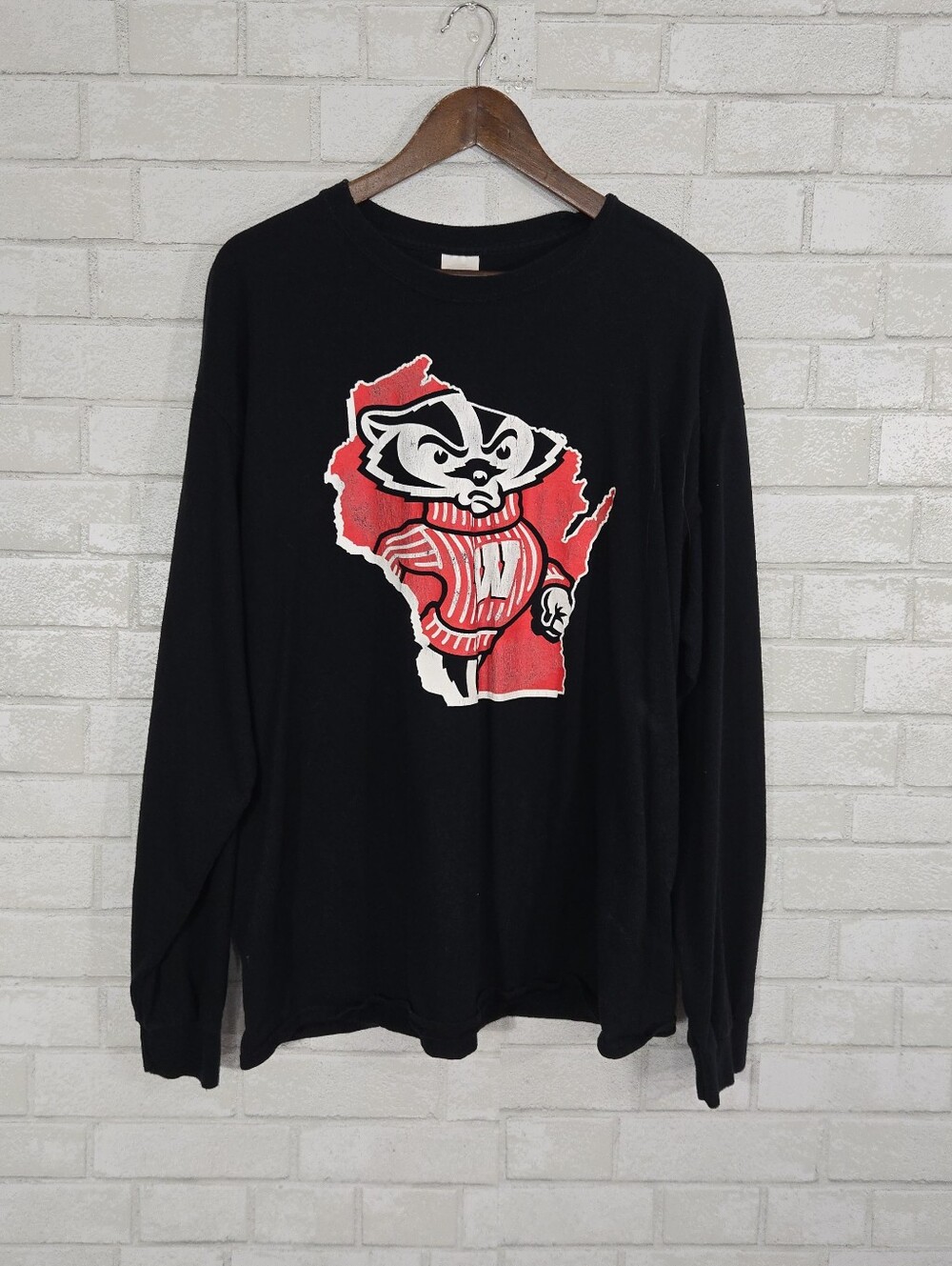 WI Badgers long sleeve graphic tee